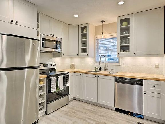 3rd image of 31 Estes Dr