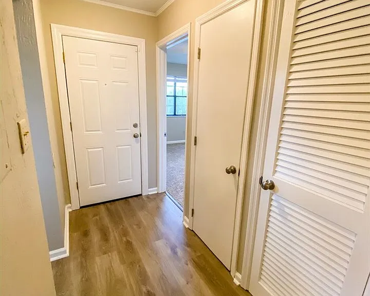 1104 Green Tree Ct #E — Photo 17