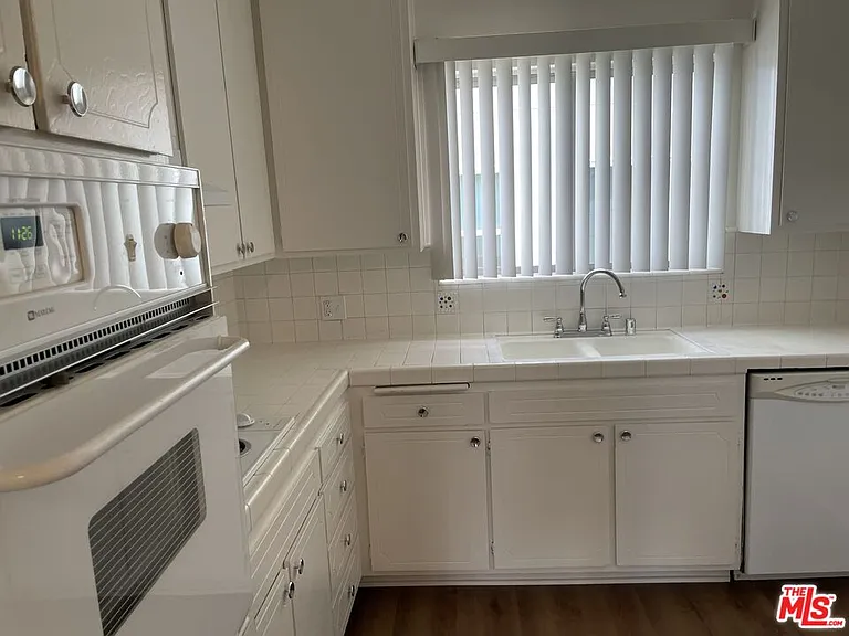 9204 Whitworth Dr #5 — Photo 3