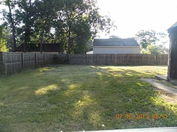 4th image of 23596 Lauren Ave