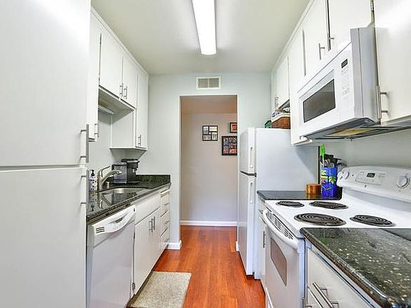 5th image of 303 Tradewinds Dr APT 3