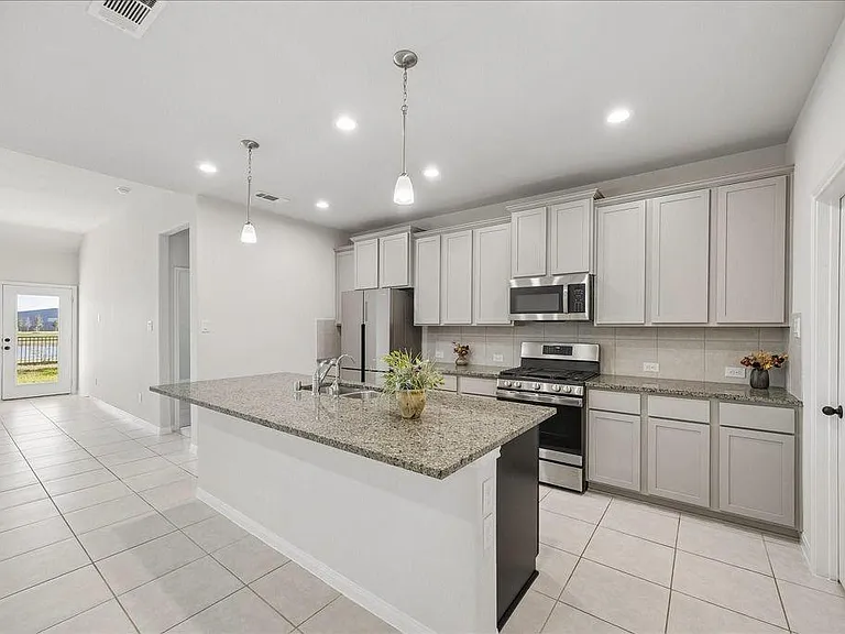 756 Lake Lacosta Dr — Photo 6