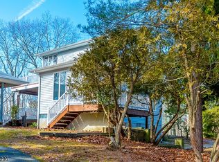 211 White St, Howell, NJ 07731