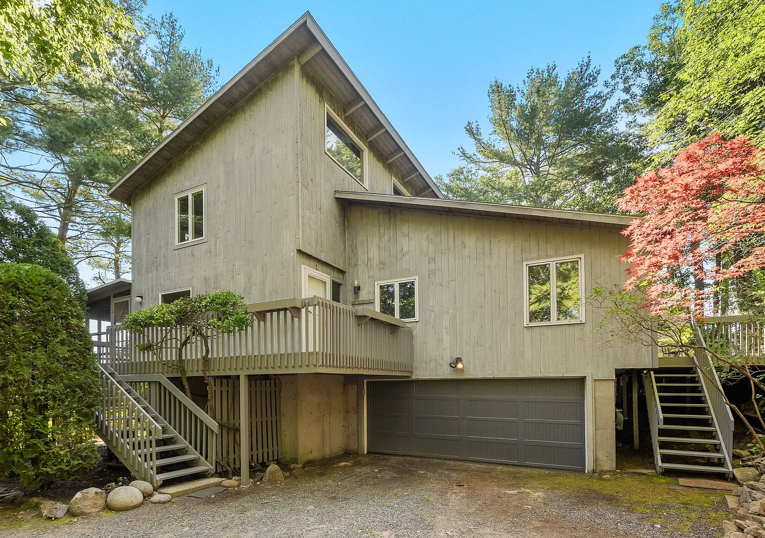 Year-round Home in Manchester-by-the-Sea Close to Downtown! — Photo 1