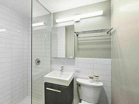 4th image of 15 E 11th St #B1