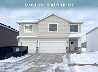 938 David Dr, Grand Forks, ND 58201