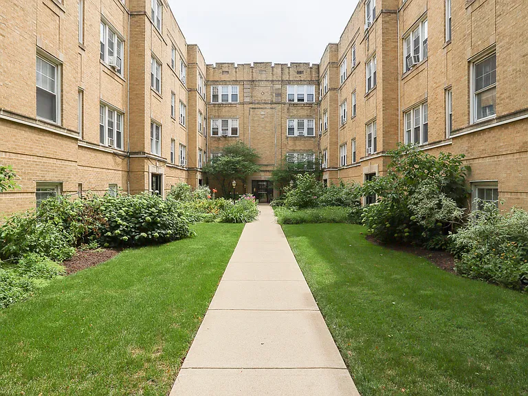 2463 W Gunnison St #3 — Photo 10
