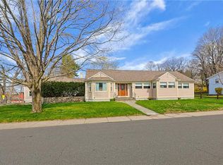 11 Katherine Rd, Woonsocket, RI 02895