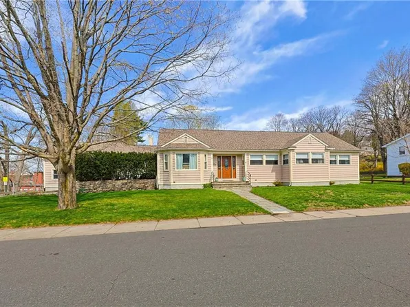 11 Katherine Rd, Woonsocket, RI 02895