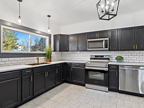 4th image of 405 Beaverview Dr