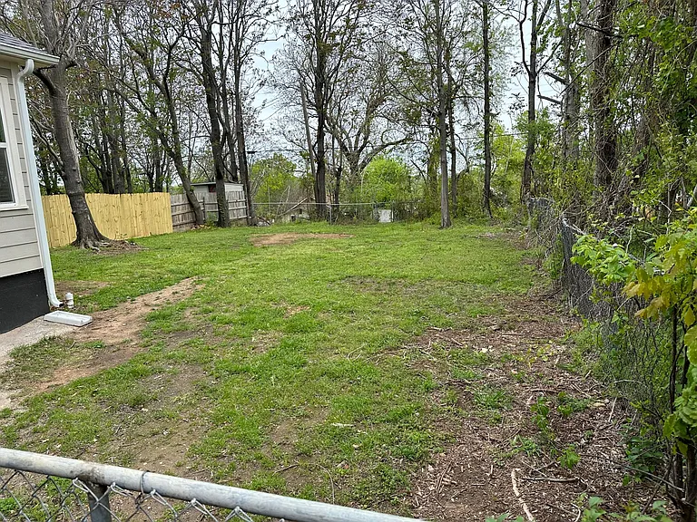 1213 W Walker St — Photo 41