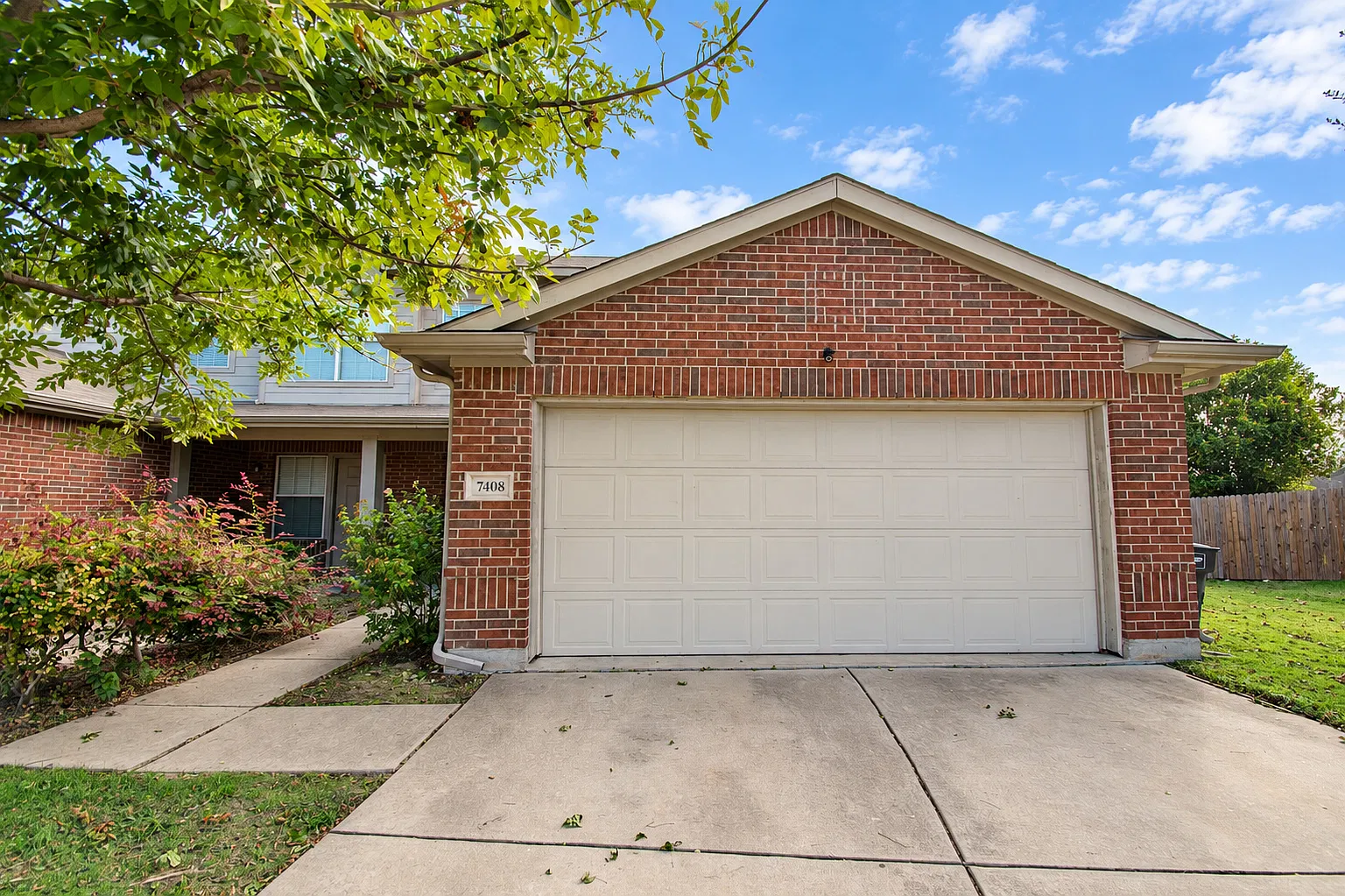 3 bed, 2.5 bath, 1653 sqft, $1,950 — Photo 1