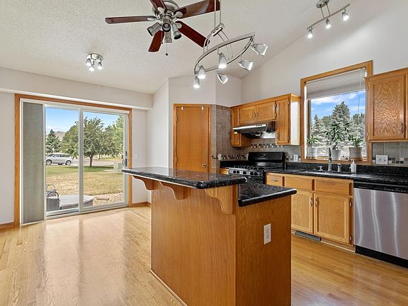 4th image of 10049 Butternut Ct N