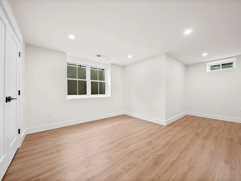11 Jasset St #11 — Photo 43