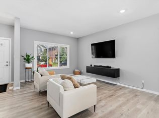 15927 13th Ave SW, Edmonton, AB T6W 3N6