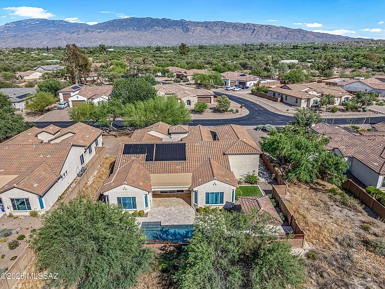 2447 N Wychwood Ct — Photo 47