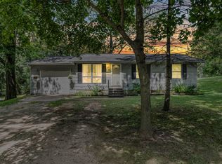 77 W Lynwood Blvd, Hillsdale, MI 49242