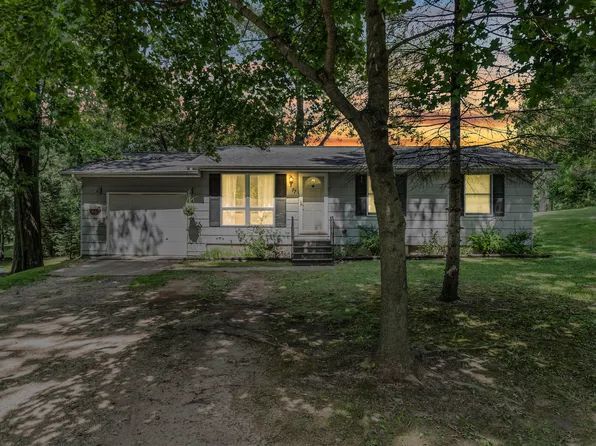 77 W Lynwood Blvd, Hillsdale, MI 49242