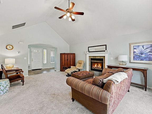 5th image of 2067 NW Poplar Pl