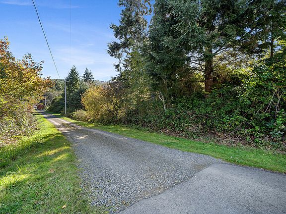 4th image of 233 S Rock Creek Rd