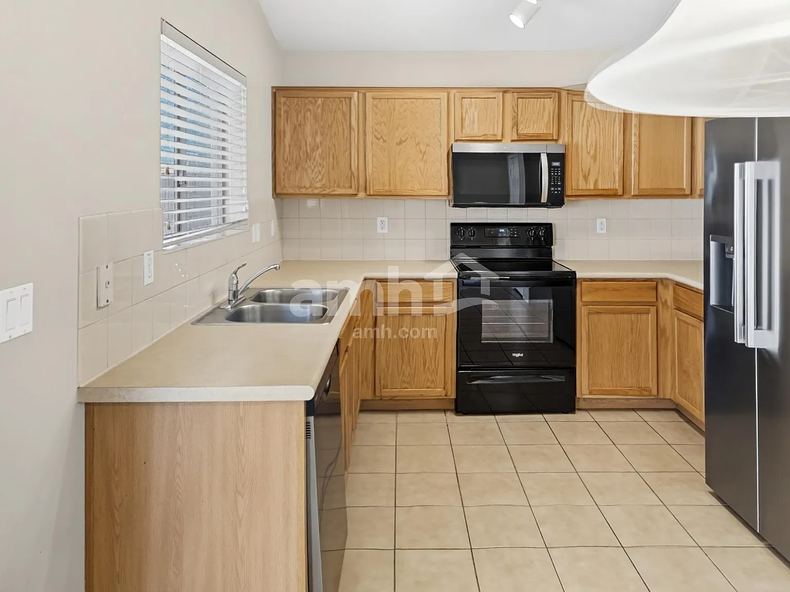 3 bed, 2.0 bath, 1206 sqft, $1,790 — Photo 3