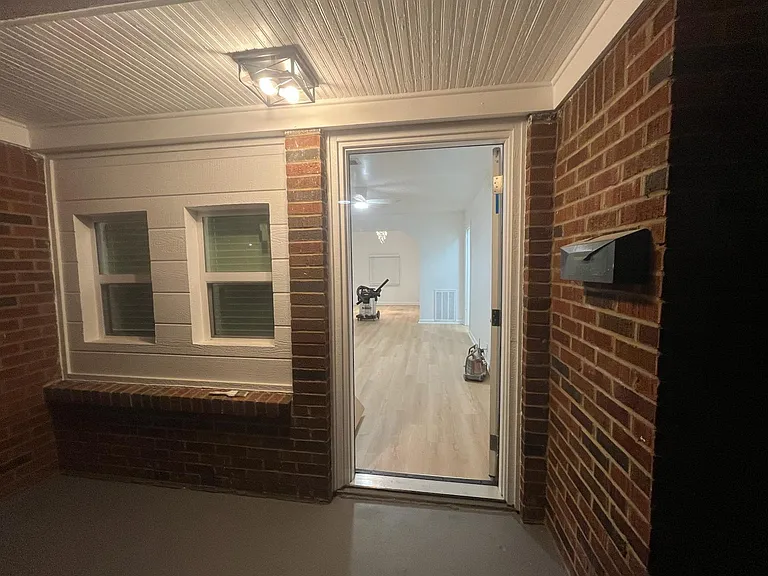 725 Eubanks — Photo 2