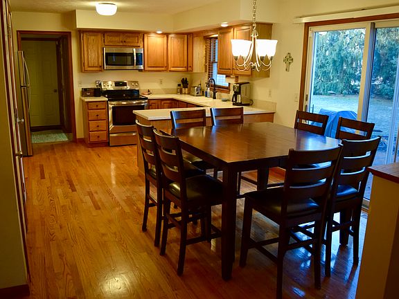 Kitchen Dining Area