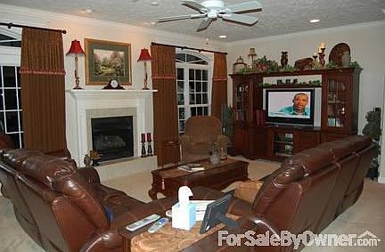 Livingroom
						:
						Gas fireplace with remote. Surround sound speakers. Canned lights with dimmers.