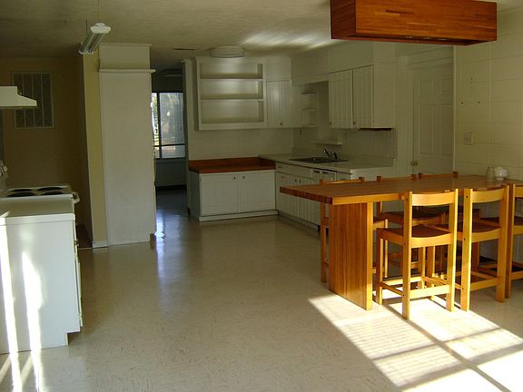 3rd image of 4212 Central Dr