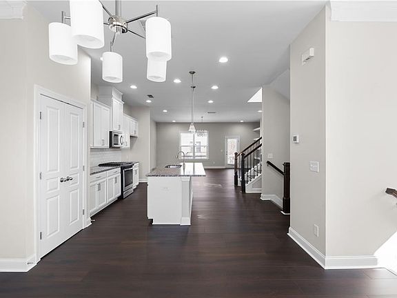 5th image of 1833 Hislop Ln