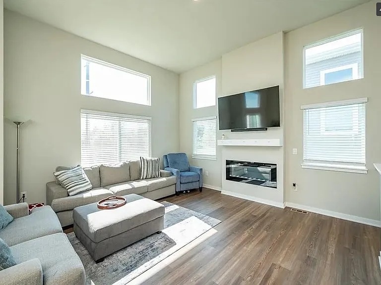 9656 Heightsview Dr — Photo 3