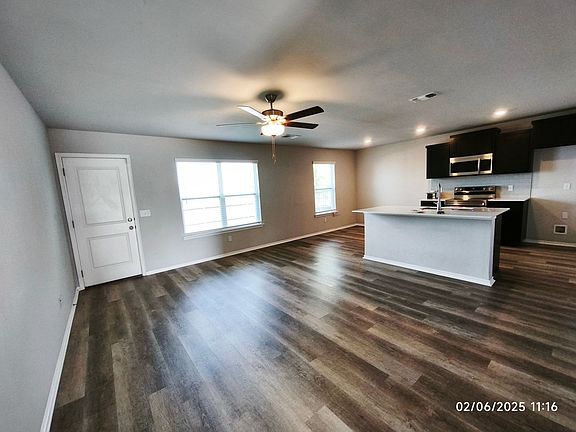 4th image of 230 SW 34th St Unit 213