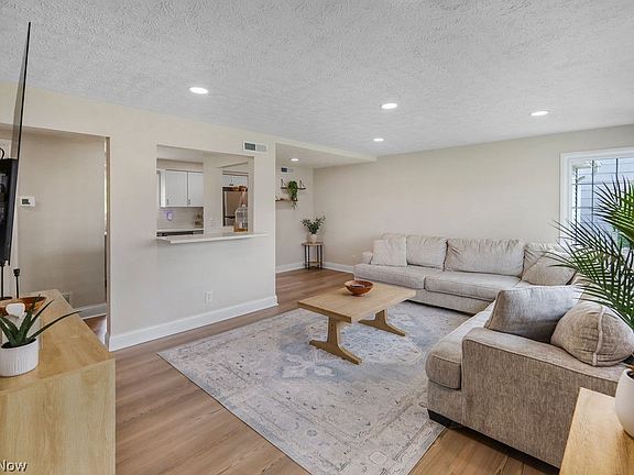 5th image of 3071 Scott St