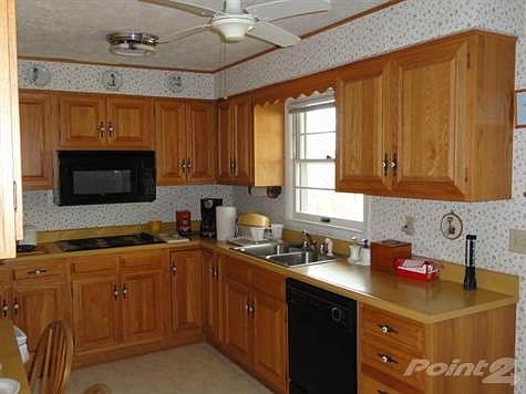 Plenty of cabinets
