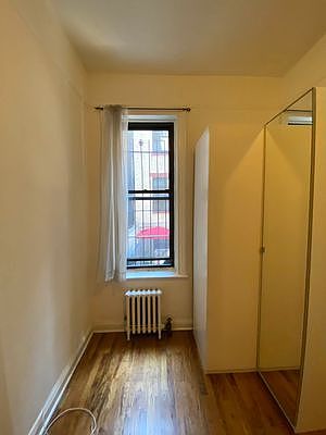 4th image of 220 E 74th St APT 1b