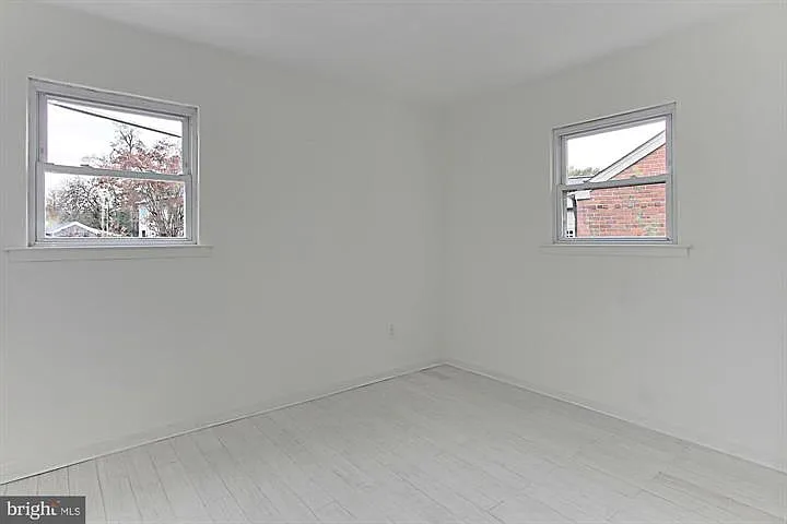 2501 Crest St — Photo 25