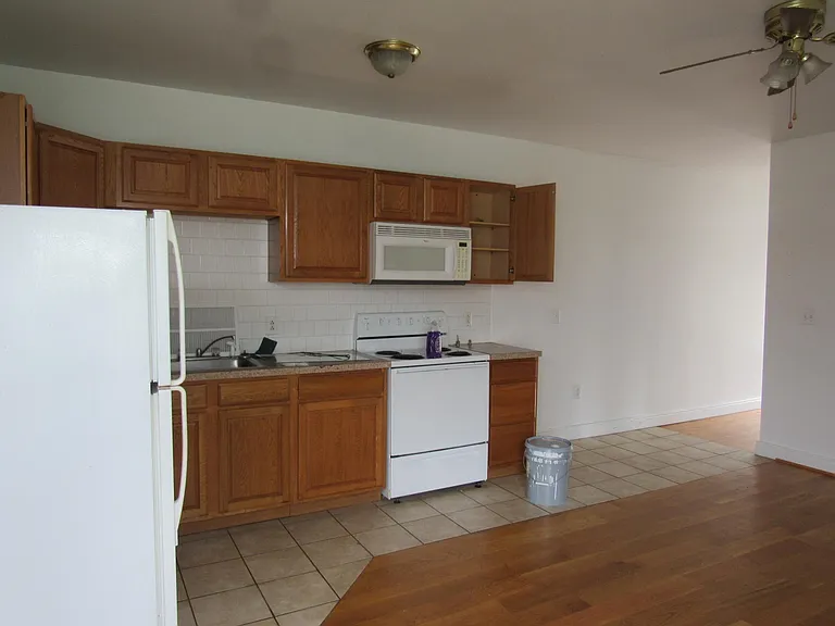 905 Bowe St #A — Photo 4