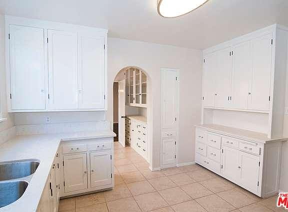 5th image of 1053 Meadowbrook Ave