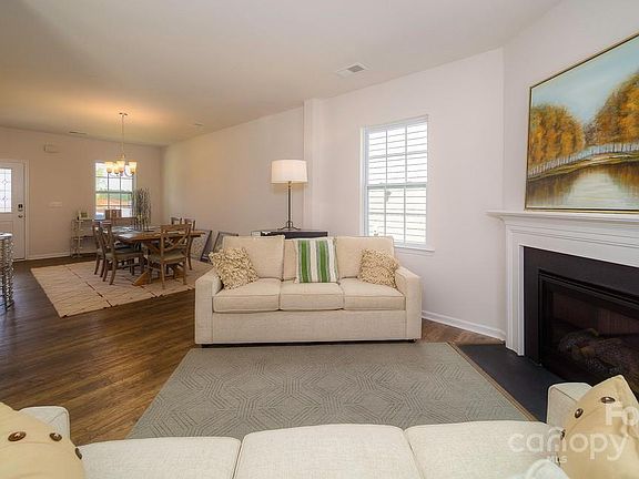2nd image of 5001 Beargrass Dr