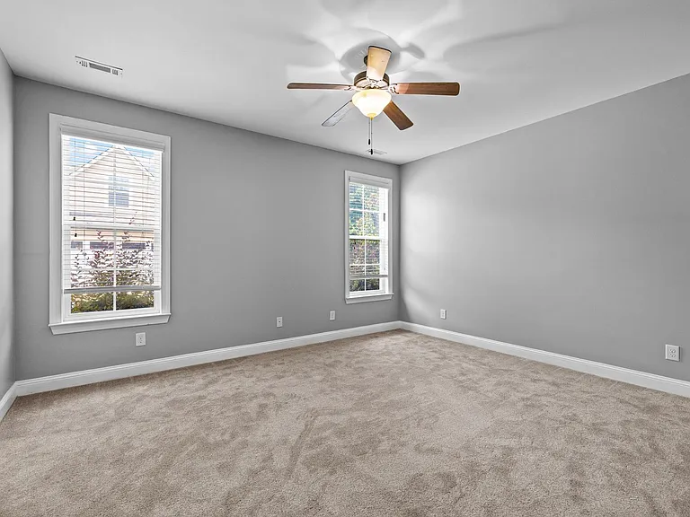 175 Colonial Ct — Photo 9