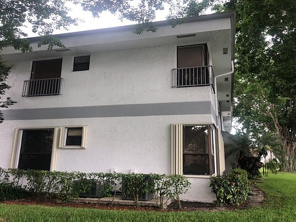 2nd image of 4429 Carambola Cir S