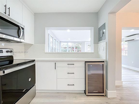 5th image of 5301 NE 6th Ave