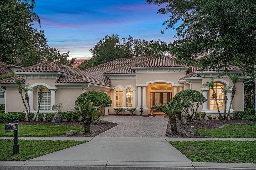 710 Shadowmoss Cir