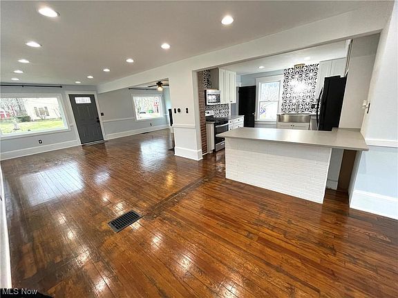 4th image of 284 Orchard St