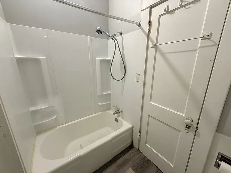 1204 Kenwood Ave — Photo 9