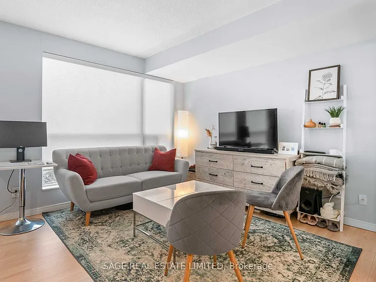230 King St E #504 — Photo 11