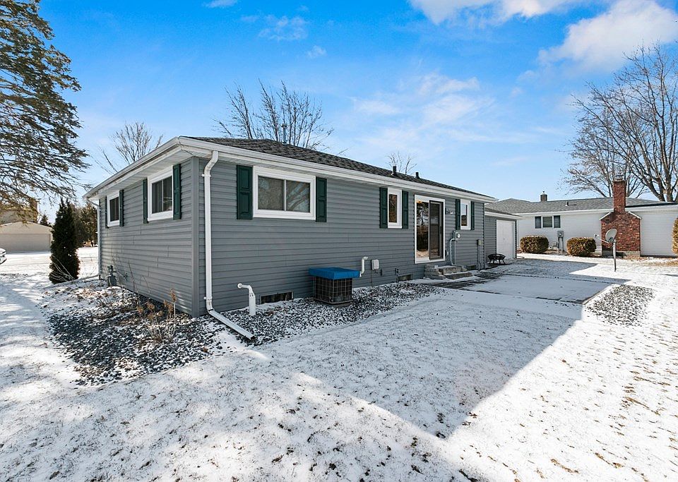 1521 Clark St, Algoma, WI 54201 Zillow