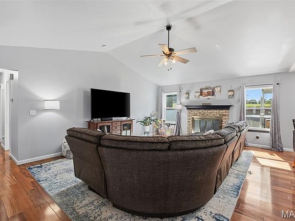 3rd image of 35 Winding Oaks Circle Dr