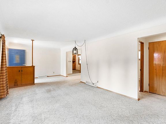 4th image of 1724 Primrose Dr