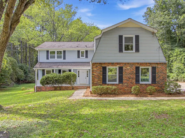 2215 Angela Dr SW, Lilburn, GA 30047